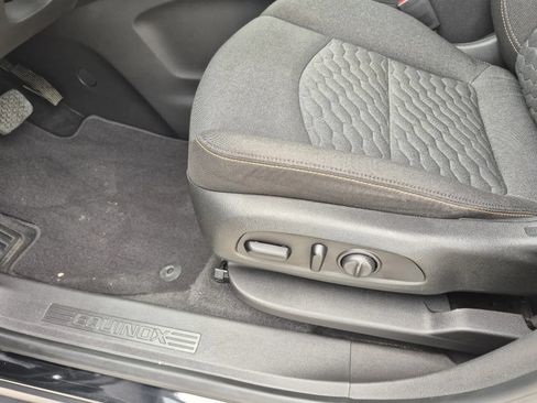 Used 2020 Chevrolet Equinox LT FWD image 15
