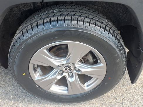 Certified 2023 Toyota RAV4 LE AWD/4WD image 6