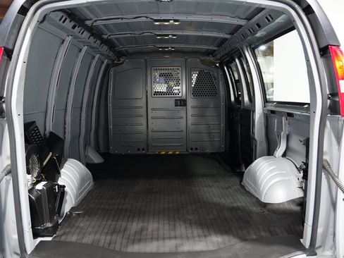 Used 2024 Chevrolet Express 2500 w/ Driver Convenience Package image 20