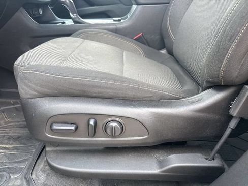Used 2019 Chevrolet Traverse LT FWD image 16