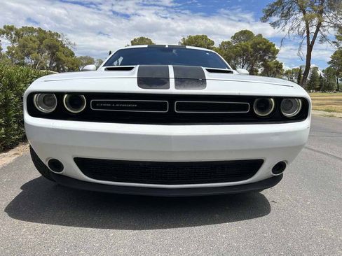Used 2015 Dodge Challenger SXT w/ Driver Convenience Group RWD image 7