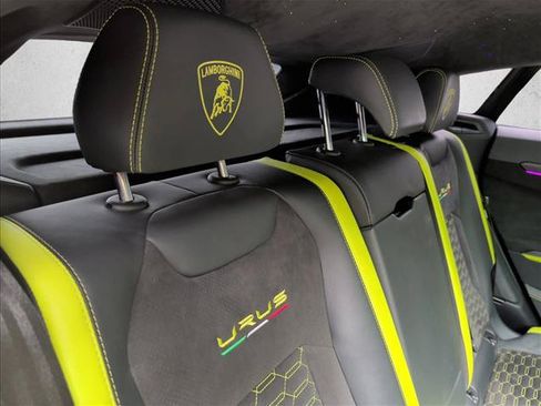 Used 2022 Lamborghini Urus AWD/4WD image 20