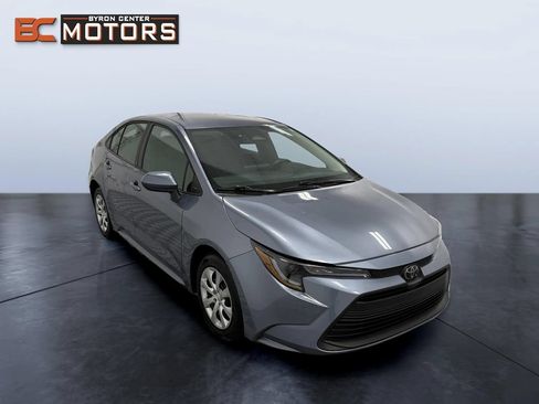 Used 2025 Toyota Corolla LE FWD image 7