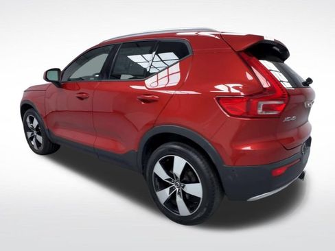 Used 2019 Volvo XC40 T4 Momentum FWD image 6