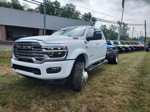 New 2026 RAM 5500 Laramie w/ Laramie Trim Package image 19