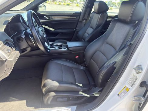 Used 2018 Honda Accord Sport image 13