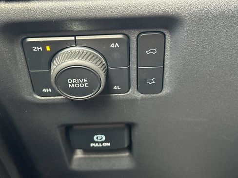 Used 2025 Ford Expedition Active AWD/4WD image 37