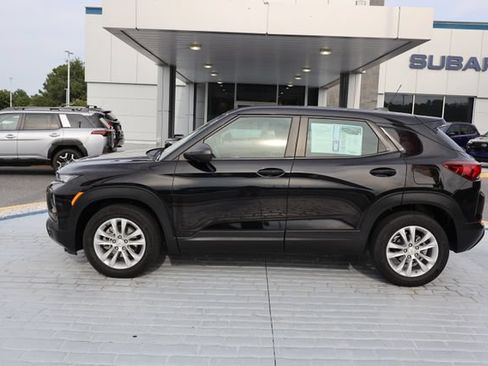 Used 2023 Chevrolet TrailBlazer LS FWD image 2