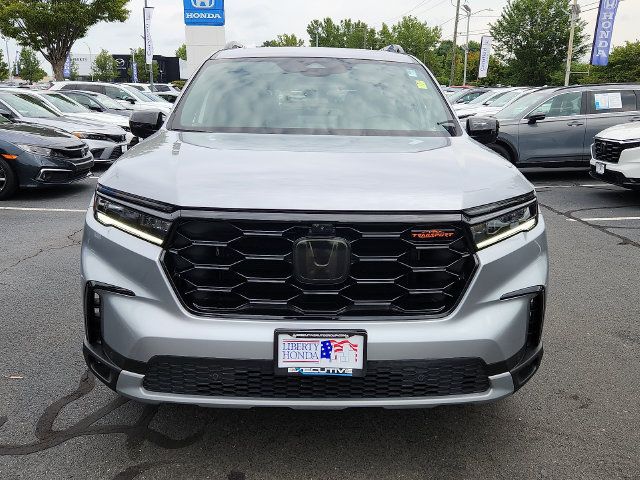 Used 2025 Honda Pilot TrailSport image 2