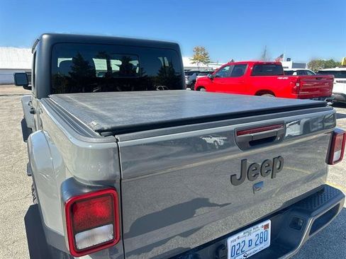 Used 2022 Jeep Gladiator Sport image 20
