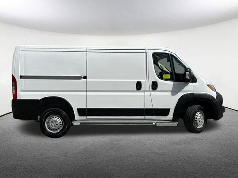 Used 2025 RAM ProMaster 2500 w/ U-Haul Equipment Group FWD image 15