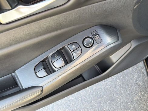 Used 2024 Nissan Altima 2.5 SV FWD image 30