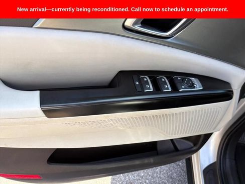 Used 2022 Kia Carnival LX FWD image 23
