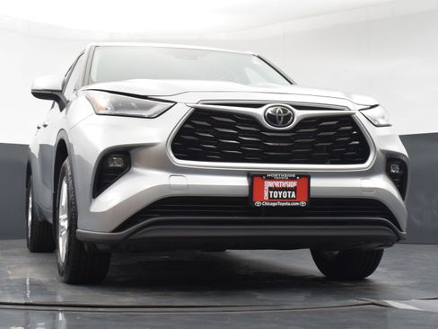 Used 2024 Toyota Highlander LE AWD/4WD image 31