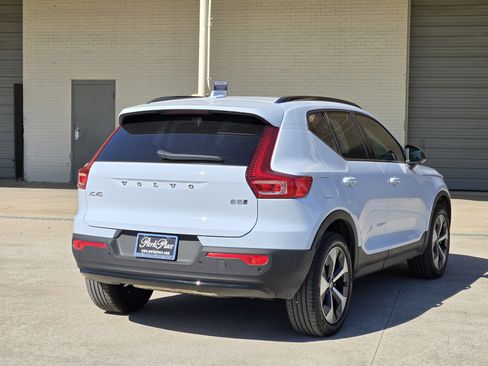 Used 2026 Volvo XC40 B5 Plus w/ Protection Package Premier image 9
