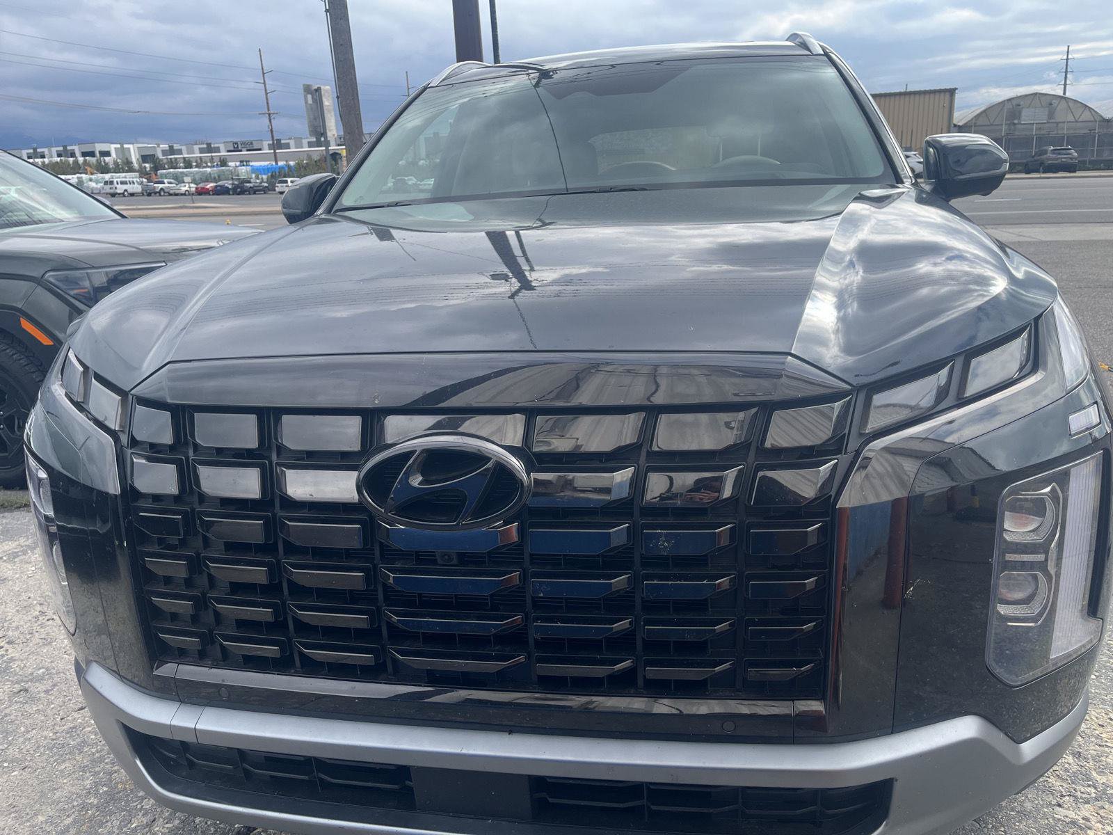 Used 2024 Hyundai Palisade Limited AWD/4WD image 2