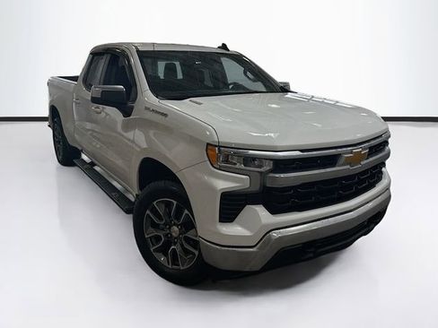 Used 2025 Chevrolet Silverado 1500 LT image 3