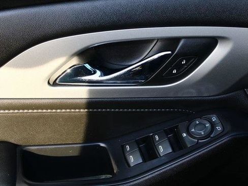 Used 2022 Chevrolet Traverse LT image 11