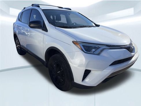 Used 2018 Toyota RAV4 LE image 2