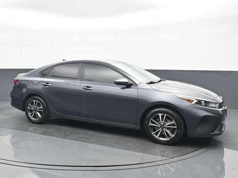 Used 2022 Kia Forte LXS image 8