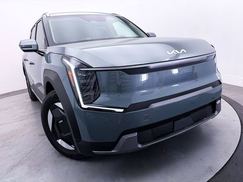 Used 2024 Kia EV9 Wind image 8