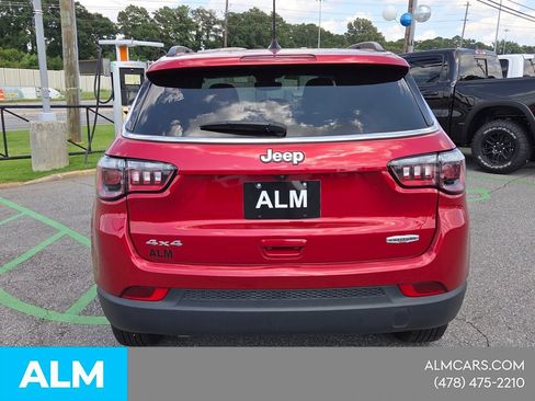 Used 2025 Jeep Compass Latitude AWD/4WD image 12