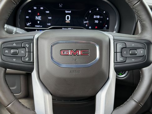 Used 2024 GMC Yukon SLT w/ SLT Luxury Package RWD image 39