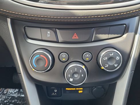 Used 2021 Chevrolet Trax LS FWD image 21