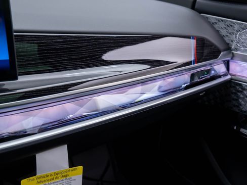 New 2026 BMW 750e xDrive w/ Executive Package image 38