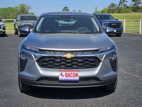 New 2026 Chevrolet Trax LS w/ LS Convenience Package image 2