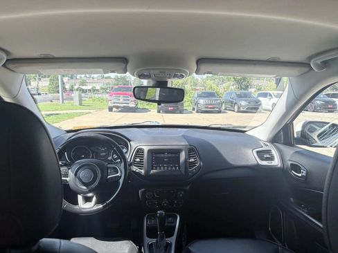 Used 2019 Jeep Compass Latitude FWD image 13