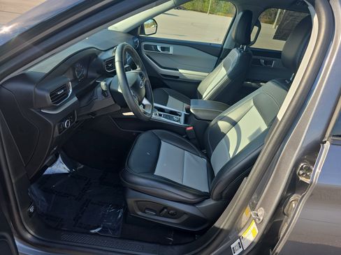 Used 2024 Ford Explorer XLT w/ Equipment Group 202A image 15