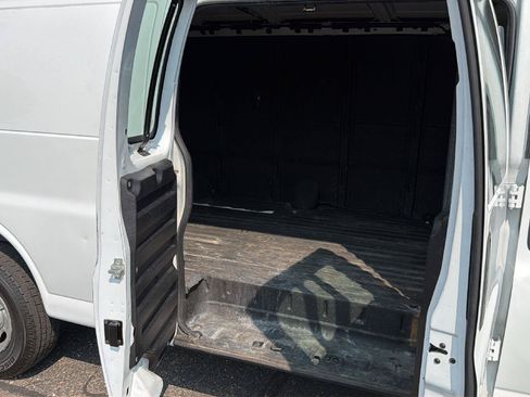 Used 2019 GMC Savana 2500 Extended w/ Driver Convenience Package RWD image 18