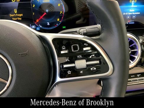 Used 2022 Mercedes-Benz GLB 250 4MATIC image 27