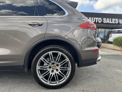 Used 2016 Porsche Cayenne S w/ Premium Plus Package image 28