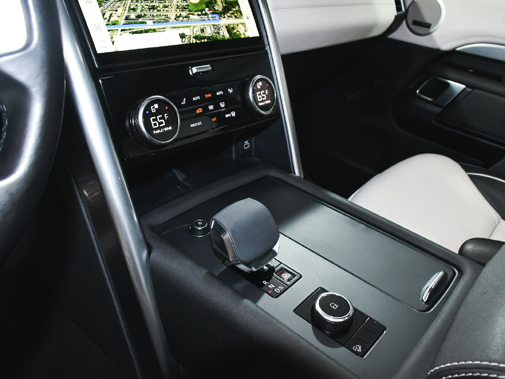 Used 2024 Land Rover Discovery Dynamic SE AWD/4WD image 39
