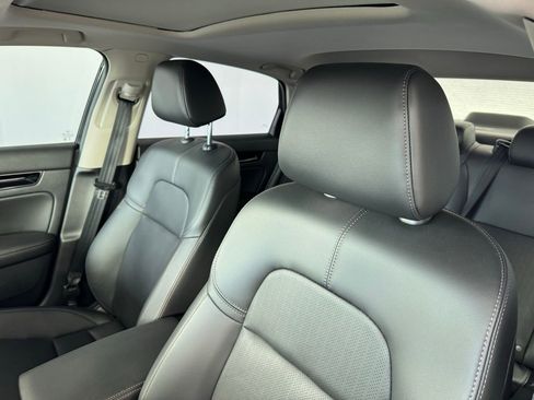 Used 2024 Honda Civic Touring image 3