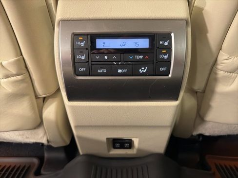 Used 2023 Lexus GX 460 Premium w/ Premium Package image 36