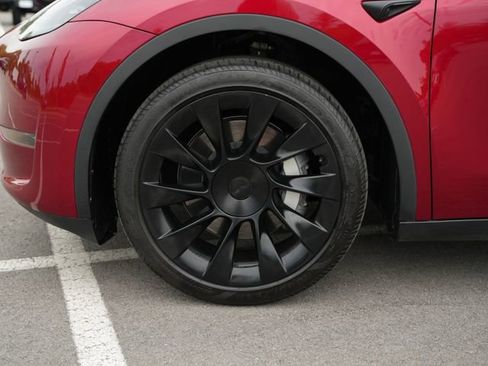 Used 2024 Tesla Model Y Long Range AWD/4WD image 11