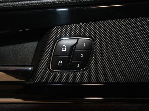 Used 2023 Lincoln Nautilus Reserve image 10