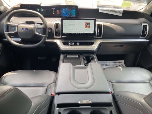 Used 2025 Ford Expedition Active RWD image 18