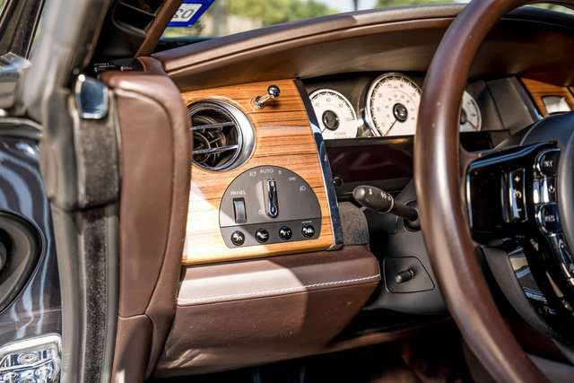 Used 2016 Rolls-Royce Wraith RWD image 25