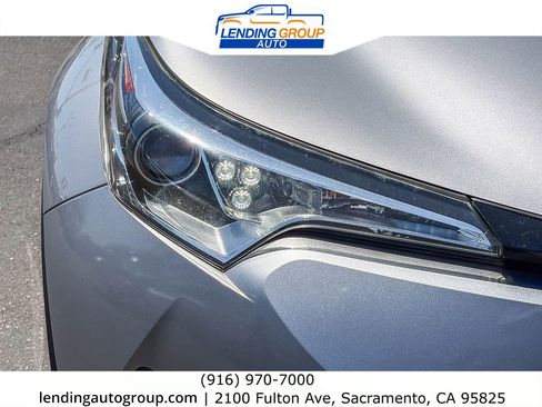 Used 2019 Toyota C-HR Limited FWD image 7