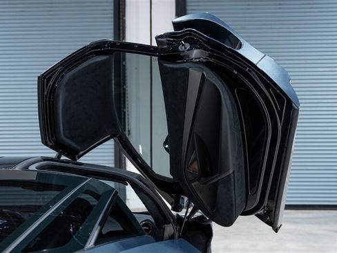 Used 2018 McLaren 720S Performance RWD image 30
