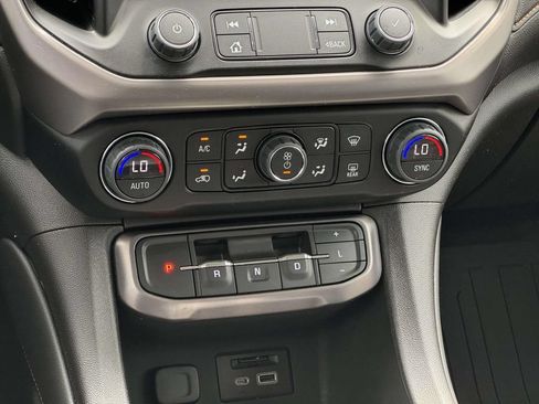 Used 2023 GMC Acadia AT4 w/ Technology Package AWD/4WD image 20