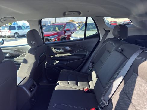 Used 2024 GMC Terrain SLE image 31