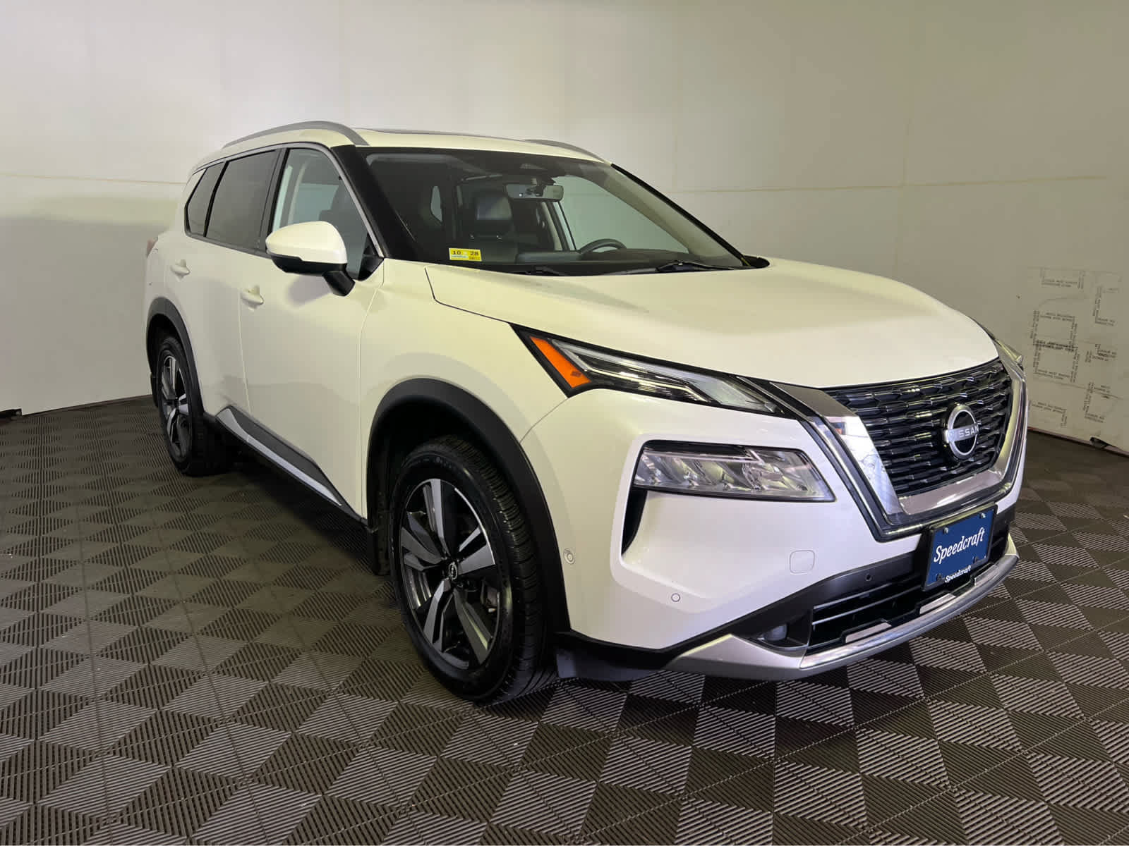 Used 2023 Nissan Rogue Platinum w/ Platinum Premium Package AWD/4WD image 1