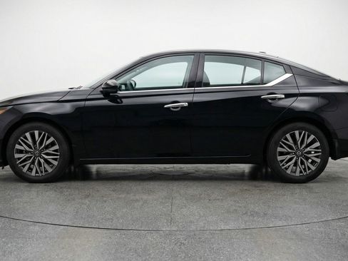 Used 2025 Nissan Altima 2.5 SV FWD image 5