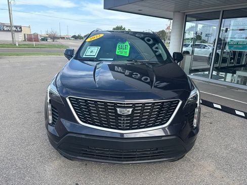 Used 2022 Cadillac XT4 Luxury w/ Cold Weather Package FWD image 2