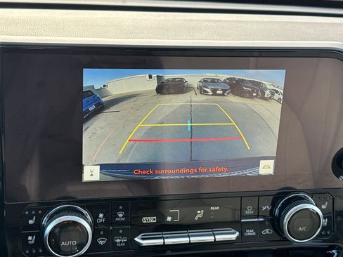 Used 2023 Toyota Highlander Limited image 19